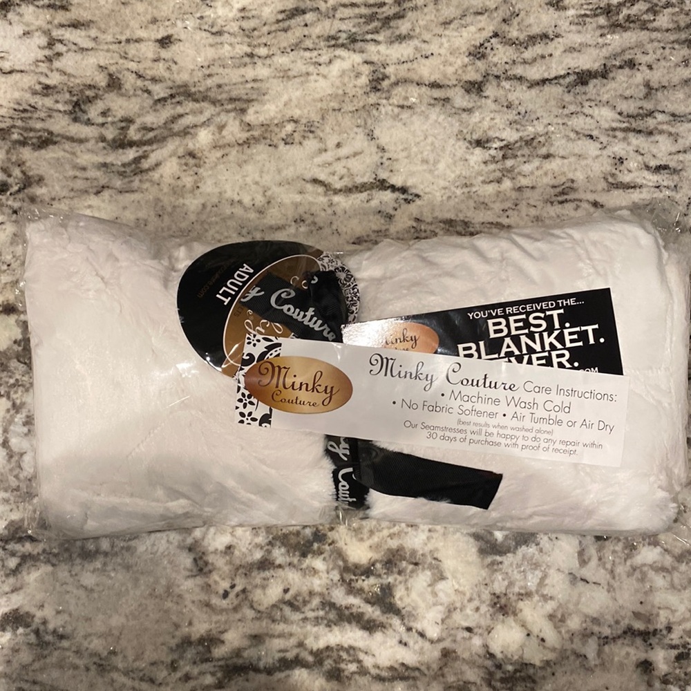 COPY - NWT Minky Couture Blanket, Adult Size 50x60